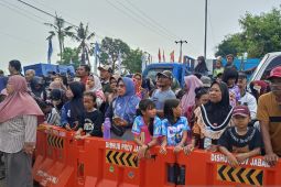 Warga Karawang cukup antusias sambut kunjungan Presiden Prabowo