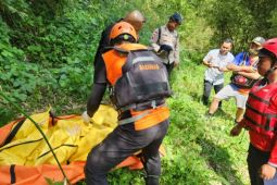 Tim SAR temukan jasad seorang wanita yang hanyut di Sungai Cimanuk Garut