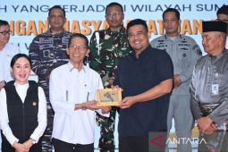 Gubernur Sumut terima donasi bencana alam Rp4,7 miliar Pemkot Batam