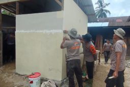 Brimob siapkan MCK di Tapsel penuhi kebutuhan warga terdampak bencana