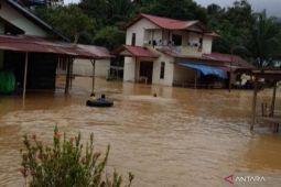 Warga Halmahera Utara mengungsi mandiri pascabanjir