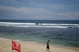 BMKG: Waspadai hujan berpetir dan gelombang laut tinggi