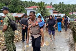 Polisi gerak cepat bantu evakuasi warga korban banjir