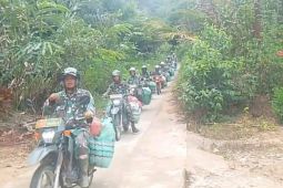 TNI gunakan motor intensifkan penyaluran kebutuhan warga di Taput