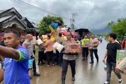 Polres Halmahera Barat salurkan sembako kepada warga terdampak banjir