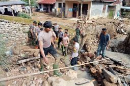 Polri perbaiki drainase tersumbat cegah banjir di pedalaman Aceh