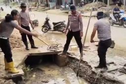 Polres Aceh Selatan normalisasi sungai cegah banjir