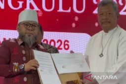 Gubernur Bengkulu serahkan surat pembebasan lahan Gereja Katolik