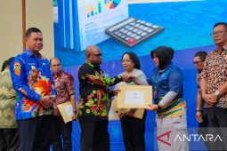 Wali Kota Sorong serahkan DPA 2026 kepada pimpinan OPD