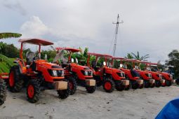 Kelompok tani Lebak terima bantuan peralatan pertanian