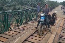 TNI AD selesaikan pembangunan jembatan darurat di Baktiya Aceh Utara