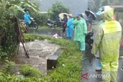 Basarnas Rejang Lebong lakukan pencarian anak hanyut ke Danau Suro