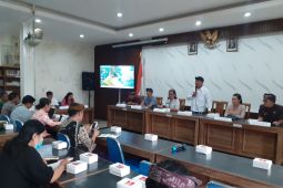 Pemkab Gianyar dampingi pengusaha lengkapi izin dukung iklim usaha