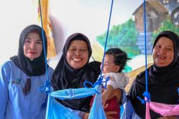 Pengasuh TPA perkebunan jadi penopang keluarga karyawan