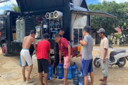 Brimob sediakan air bersih warga terdampak bencana di Tapanuli Tengah