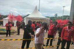 Hasto hingga Rocky Gerung datangi Rakernas PDI Perjuangan