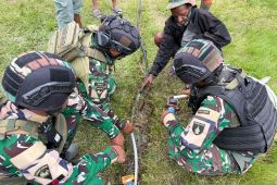 Satgas Yonif 511/DY Pos pastikan air bersih dirasakan warga Nombome