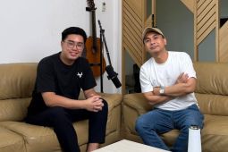 Raditya Dika paparkan rahasia kebebasan finansial dengan Timothy Ronald