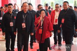 Hasto dan Prananda sambut Megawati di Rakernas PDIP
