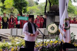 Pramono menegaskan belum tetapkan kenaikan tarif Transjakarta