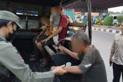 Satpol PP tertibkan kawasan Cikampek dari gelandangan dan pengemis