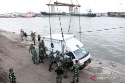Dari Pelabuhan Belawan, bantuan logistik TNI AD menuju wilayah terdampak