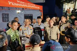 Kapolda dan Pangdam meninjau pengungsi banjir di Jakut