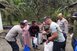 Polres Langkat bantu keluarga korban kebakaran di Salapian