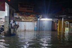 Banjir setinggi 60 sentimeter masih rendam Rawa Buaya Jakbar hingga Senin malam