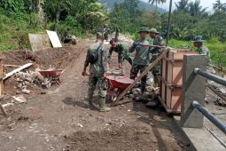 TNI bangun jembatan Aramco pulihkan akses warga di Padangsidimpuan