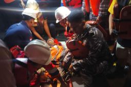 TNI AL evakuasi korban kecelakaan kapal tenggelam di Selat Berhala