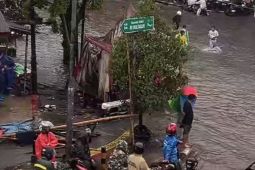 Banjir rendam dua RT dan empat ruas jalan terendam banjir di Jakut