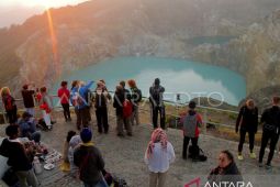 Badan Geologi: Dinding kawah Gunung Kelimutu longsor akibat curah hujan tinggi