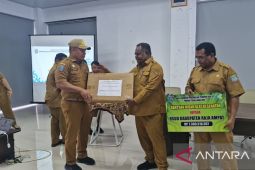 Pemprov PBD salurkan hibah alkes Rp7,3 miliar kepada RSUD Raja Ampat