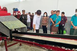 Desa Anturan Buleleng operasikan mesin pengolah sampah berbasis komunitas