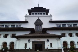 Gubernur Jabar tak bayar proyek jelek dinilai positif tapi kontrak tetap acuan