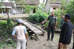Korem 081/DSJ bangun dua jembatan untuk warga di Kabupaten Ngawi