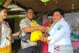 Papua Barat Daya salurkan bantuan permakan untuk penyandang disabilitas