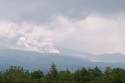 Semeru kembali luncurkan APG dan banjir lahar hujan