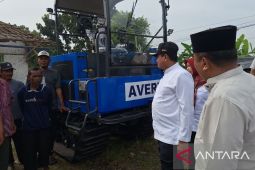 Bupati Sumedang menyalurkan bantuan pertanian Rp12,5 miliar di Ujungjaya
