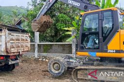 Sejumlah alat berat  dikerahkan tangani pasca-banjir di Sekotong Lombok Barat