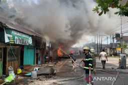 Api mengamuk, sembilan kios di Palangka Raya ludes terbakar
