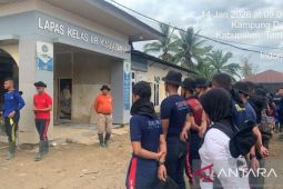 Taruna Poltekpin bersihkan lapas dan sekolah terdampak bencana di Aceh Tamiang