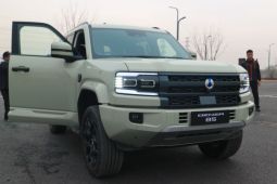 Denza B5 produksi BYD bakal masuk pasar Indonesia