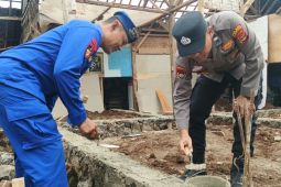 Polres Lampung Selatan lakukan bedah rumah warga kurang mampu