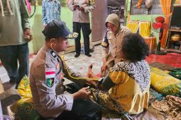 Polri layani kesehatan warga terdampak bencana dari pintu ke pintu