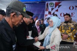 Pemkab Gowa menyerahkan 3.608 sertifikat PTSL kepada masyarakat