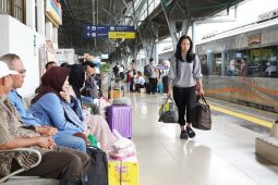 Jalur KA di Pekalongan terendam banjir, KAI rekayasa pola operasi