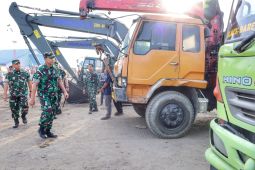 Kodam I/BB terima bantuan alat berat percepat pemulihan di Tapteng