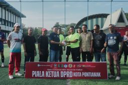 Turnamen mini soccer Ketua DPRD dihelat UMKM dan gelaran musik mampu putarkan ekonomi